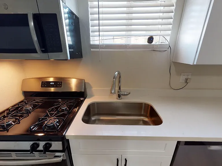 906 E Roma Ave — Photo 46