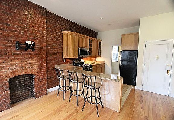 4th image of 427 E 114th St APT 4A