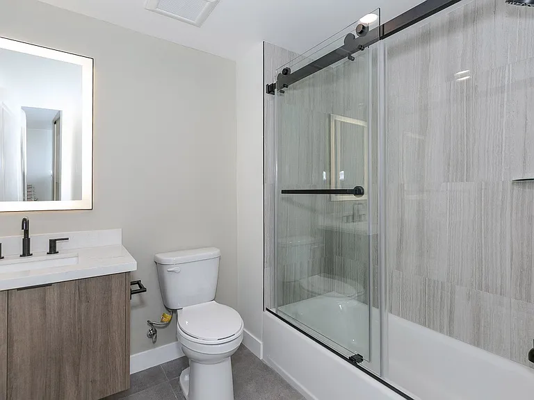 10218 Fernglen Ave #101 — Photo 15