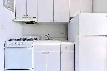 Rented by Manhattan Realty Group