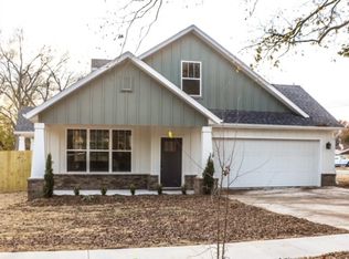 100 S Summit St, Prairie Grove, AR 72753