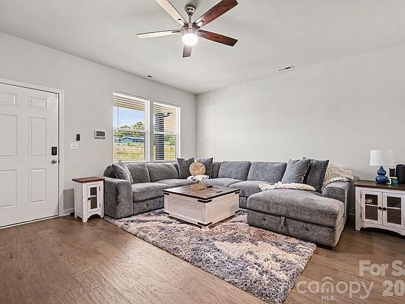 5th image of 2664 Meadow St
