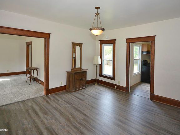 5th image of 723 E Michigan Ave