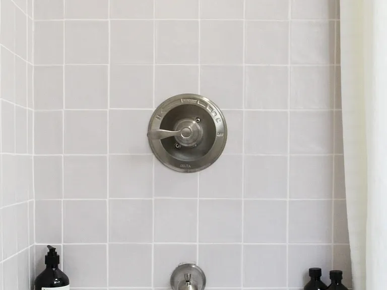 2270 N Beachwood Dr #8 — Photo 12