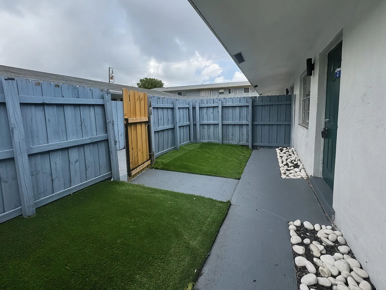 2 bed, 1.0 bath, 750 sqft, $1,916 — Photo 3