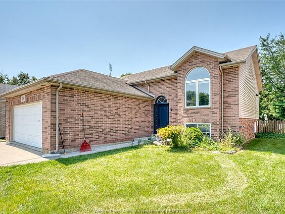 3rd image of 24 Briarwood Cres