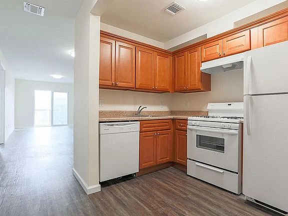 2nd image of 11430 Rockaway Beach Blvd #3I