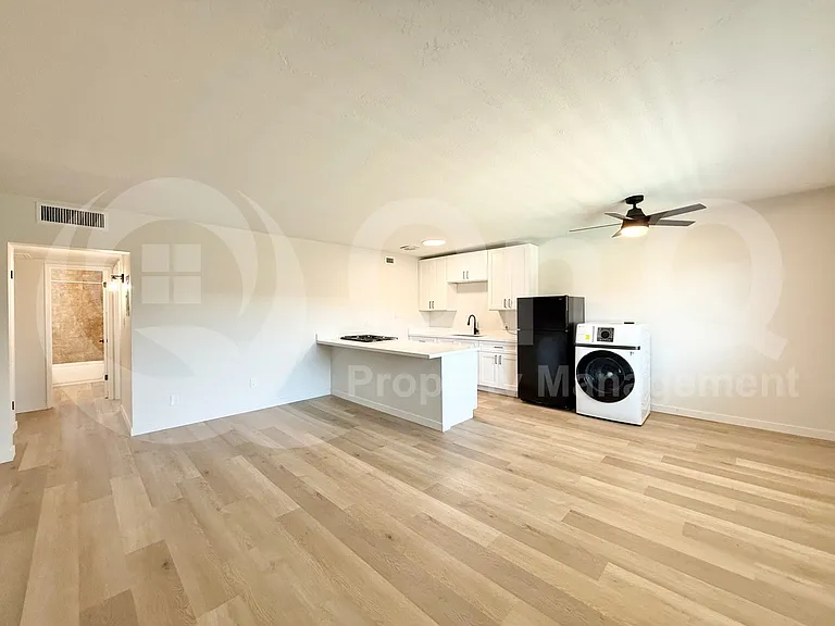 25 E Eva St #14 — Photo 3