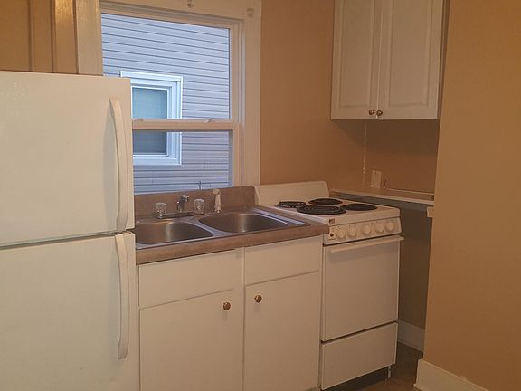 5th image of 110 Nicholson St APT 3