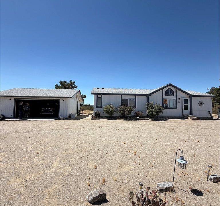 1st image of 4821 Blue Grass Dr