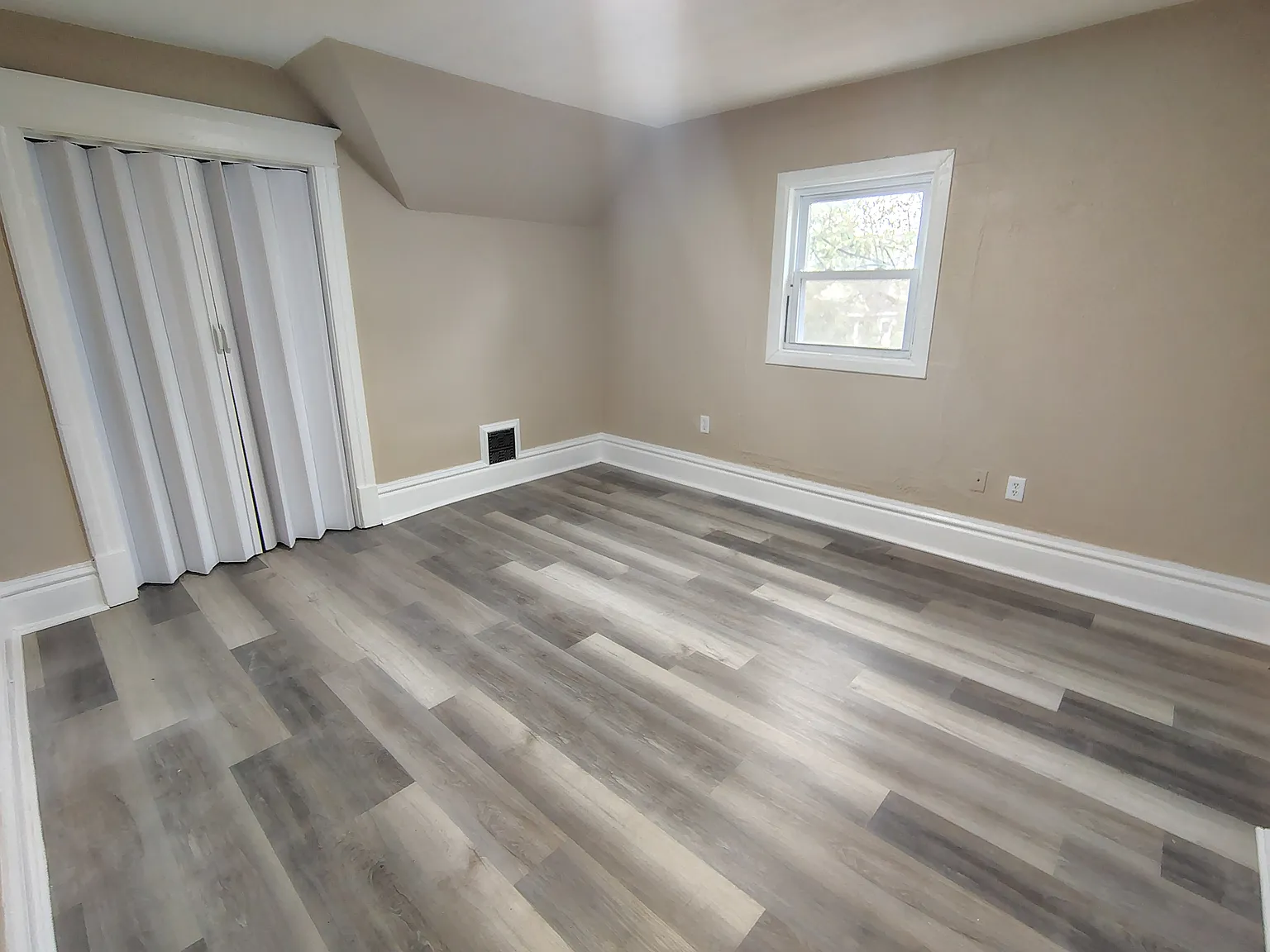 3 bed, 1232 sqft, $1,600 — Photo 4