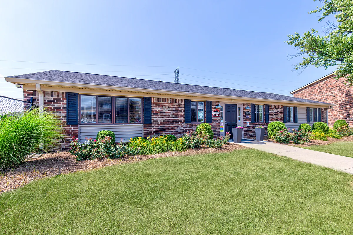 Building Photo - Acorn Acres