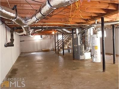 4th image of 470 Kennesaw Dr SE