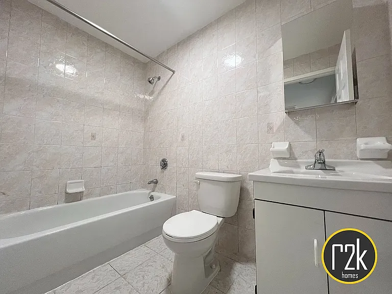 30-35 31st St #2F — Photo 2
