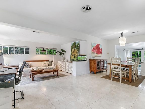 3rd image of 421 Amalfi Ave