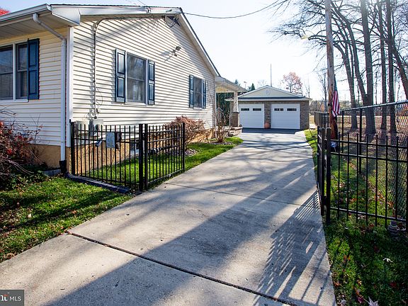 4th image of 132 Woodlawn Ave