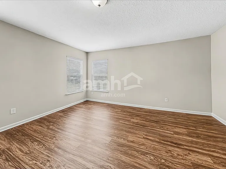 664 Mackenzie Cir — Photo 18