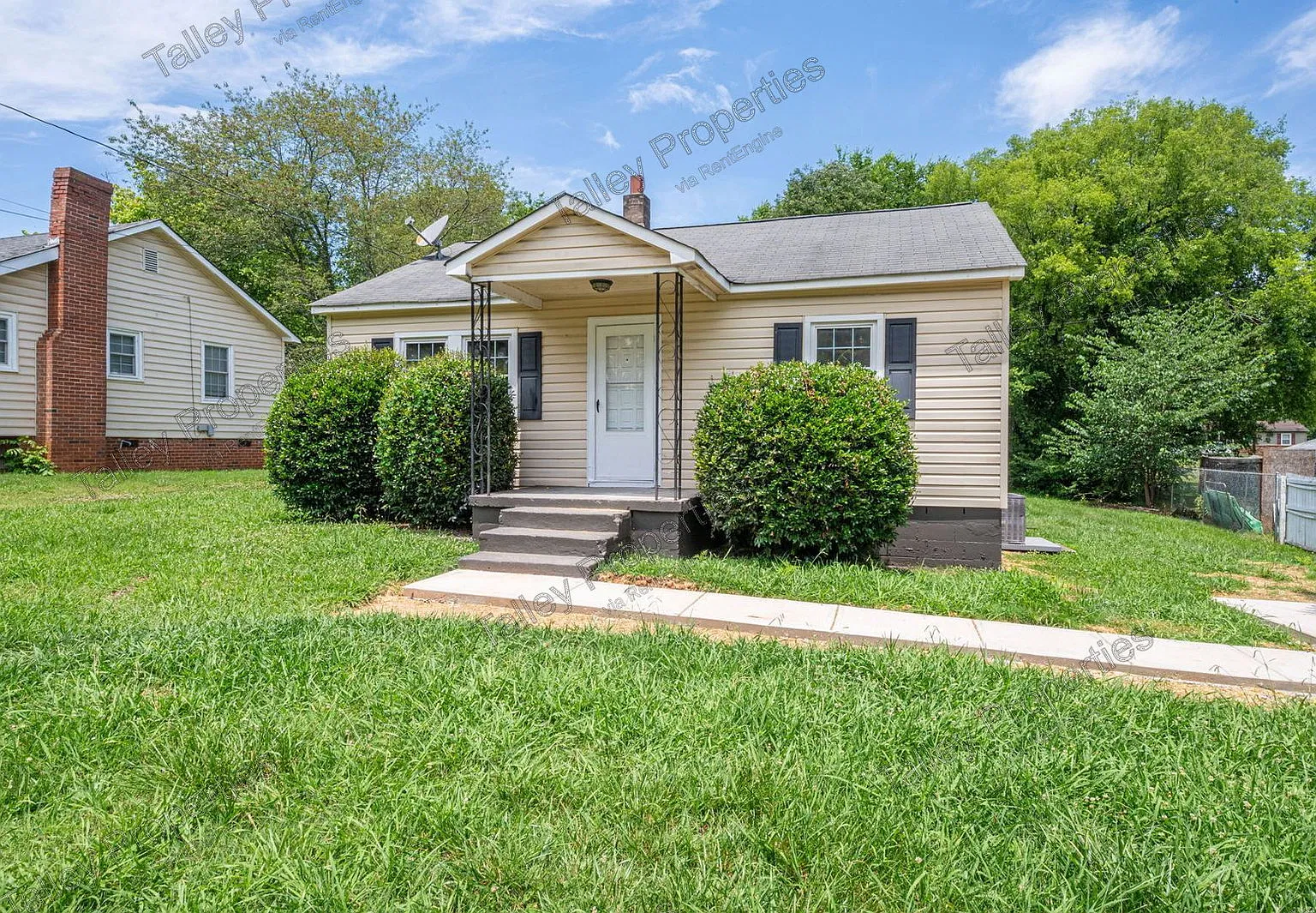 2 bed, 1.0 bath, 900 sqft, $1,749 — Photo 1