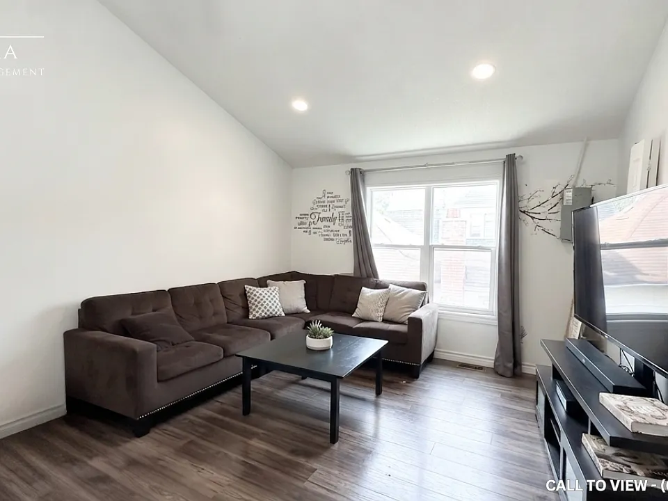 30 Woodward Ave #3