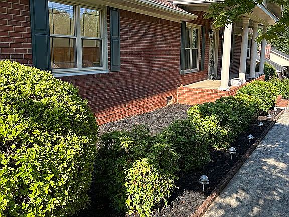 3rd image of 565 Brookwood Dr