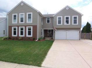 4360 Huntington Blvd, Hoffman Estates, IL 60192