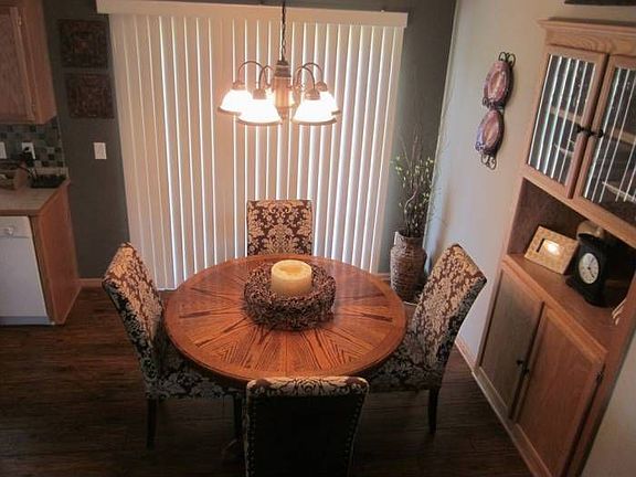 Dining Room w/ Built Ins