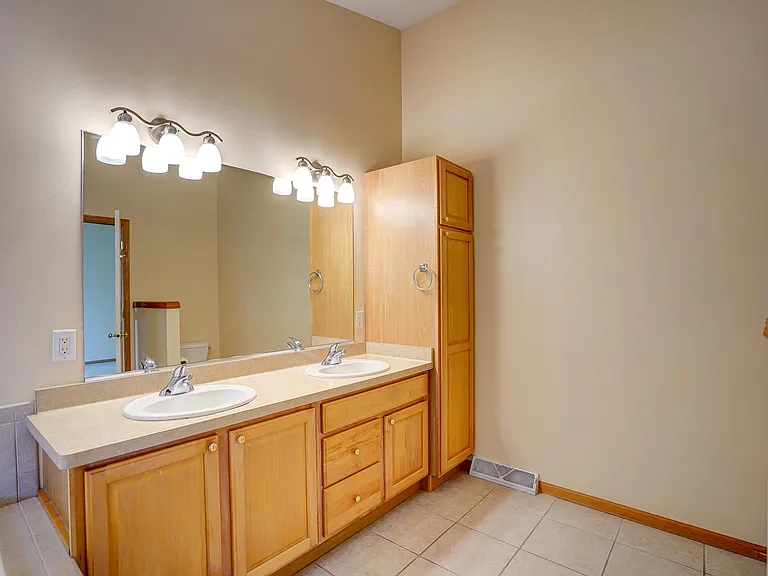 1813 Carns Dr — Photo 18