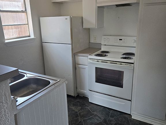 2nd image of 908 SW 6th St #43