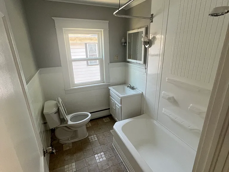 44 S Grand Ave — Photo 13