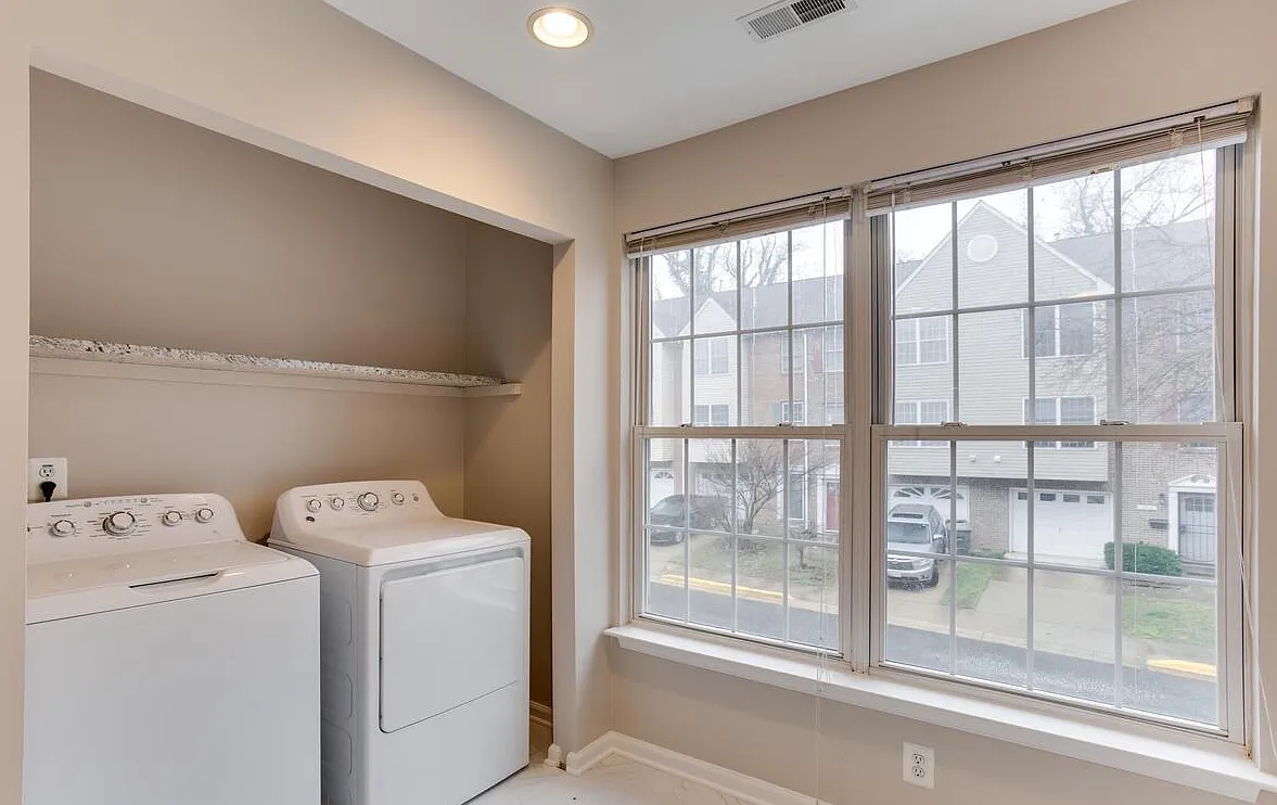 1 bed, $1,000 — Photo 4