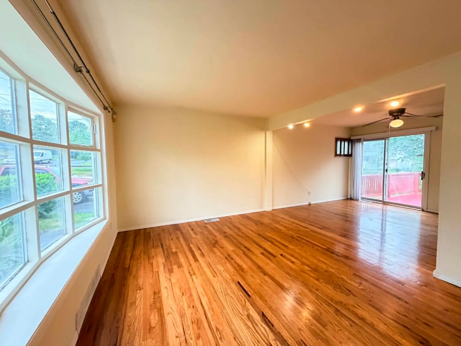 3 bed, 1932 sqft, $2,850 — Photo 3
