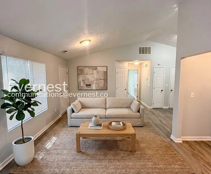 1408 Creek View Dr — Photo 3