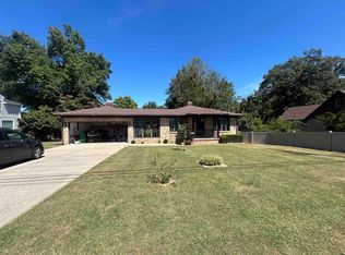 211 E Geiger St, Morganfield, KY 42437