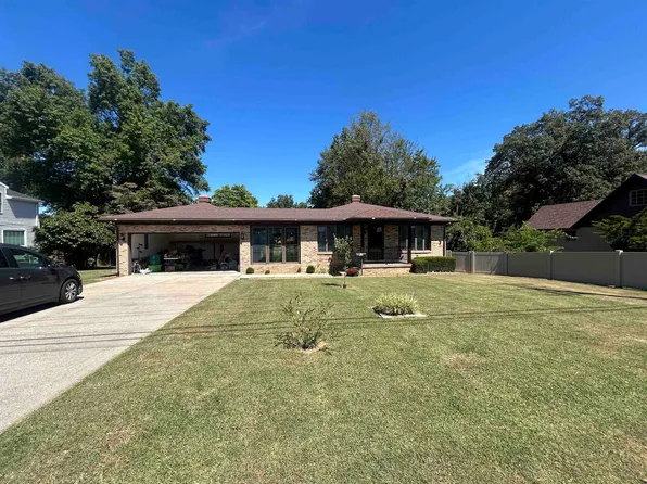 211 E Geiger St, Morganfield, KY 42437