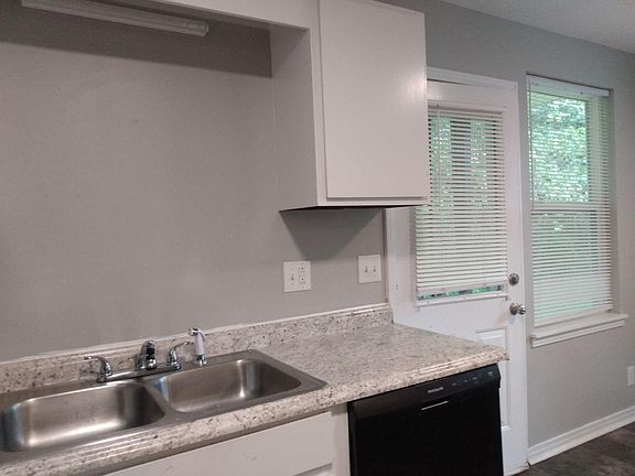 3rd image of 106 Kingsbury Ct APT D