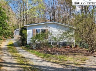 1086 Old Hampton Rd, Boone, NC 28607