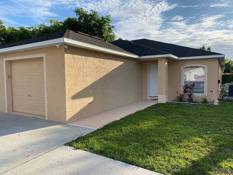 14 Coral Reef Ct N #B — Photo 2