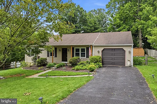 12 Lynn Blvd Photo 1