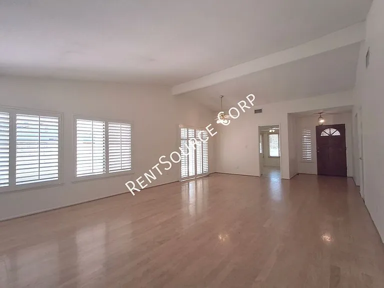 26102 Alejandro Dr — Photo 2