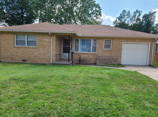 815 N Woodlawn Blvd, Derby, KS 67037