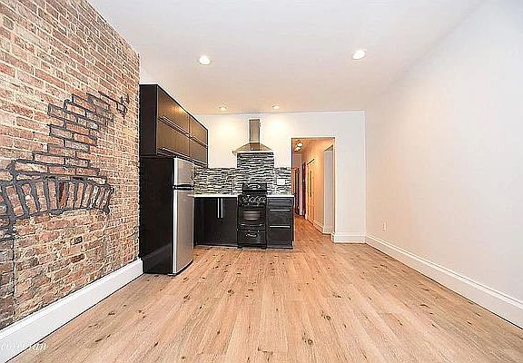 4th image of 301 E 95th St APT 1B