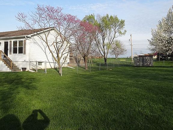 2nd image of 825 N Sioux Ave