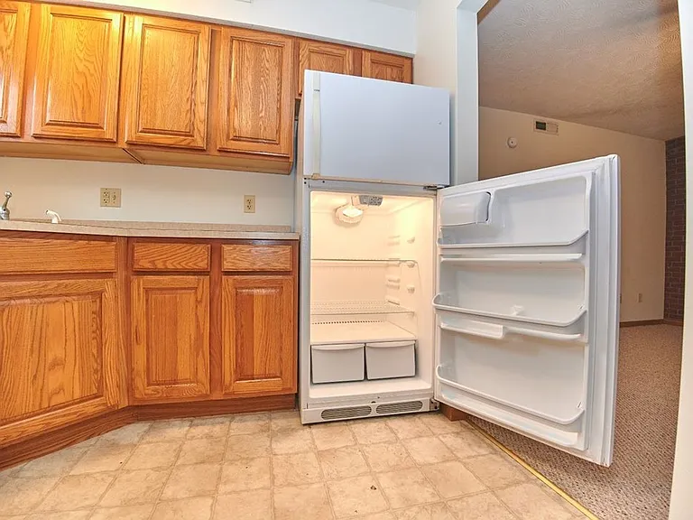 Pineview Apartments — Photo 25