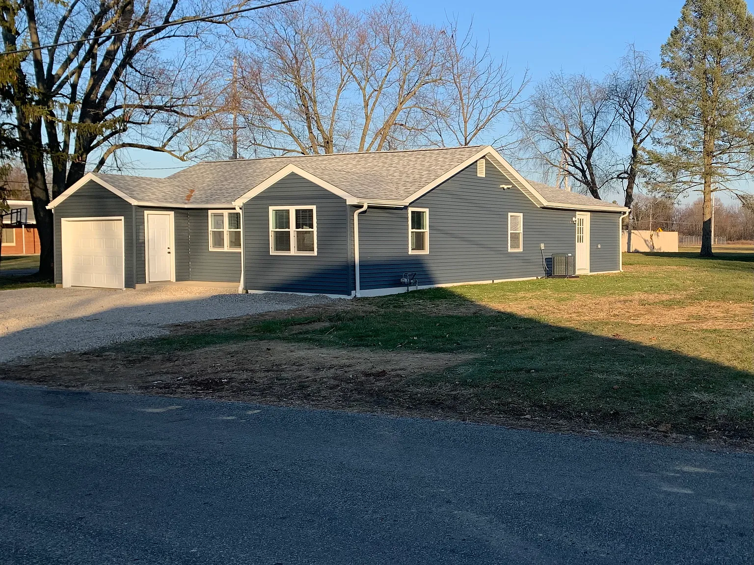 3 bed, 1304 sqft, $1,650 — Photo 2