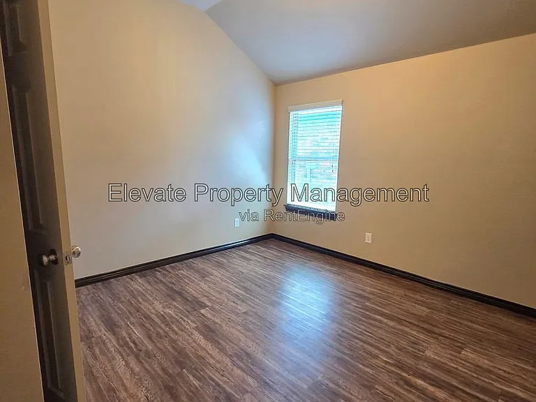 10802 NW 21st St — Photo 15