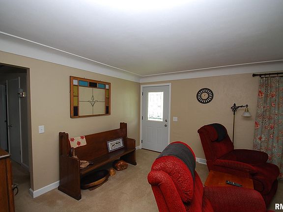 4th image of 301 E Essex St