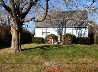 16 Dartmouth St, Hyannis, MA 02601