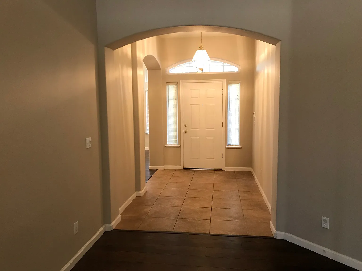 4 bed, 2.0 bath, 2354 sqft, $2,495 — Photo 2