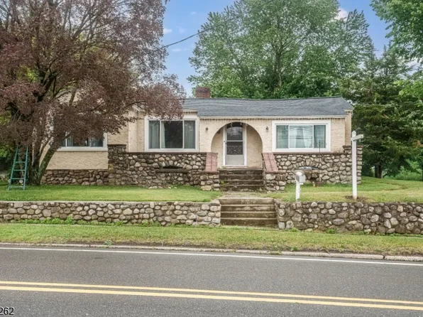 2 Hicks Ave, Newton Town, NJ 07860