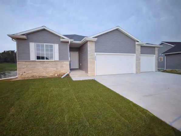 4606 15th Avenue Pl, Kearney, NE 68845